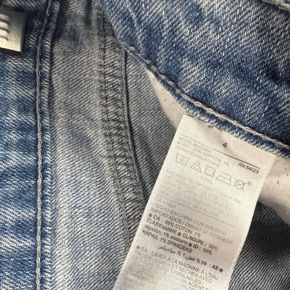 Old Navy women’s Boyfriend denim jean shorts.  Size 4. - Picture 3 of 4